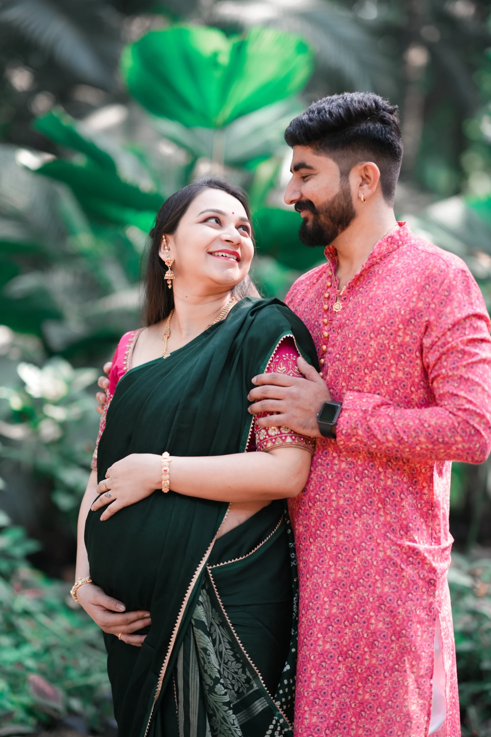 Maternity photographer in Ahilyanagar